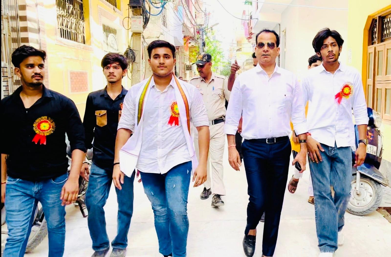 Pashu Sewa Samiti volunteers walking with public representatives